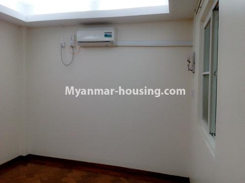 缅甸房地产 - 出租物件 - No.4416 - Penthouse with good view for rent in Lanmadaw! - bedroom 1