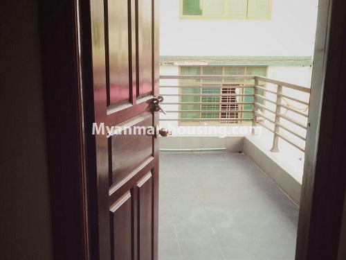 缅甸房地产 - 出租物件 - No.4432 - Serviced Condominium room between Junction Square and Hledan Centre for rent in Kamaryut! - balcony view