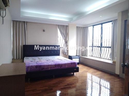 မြန်မာအိမ်ခြံမြေ - ငှားရန် property - No.4434 - မြို့ထဲယောမင်းကြီးကွန်ဒိုတွင် ပစ္စည့်းအပြည့်အစုံနှင့် အခန်းငှားရန်ရှိသည်။ master bedroom