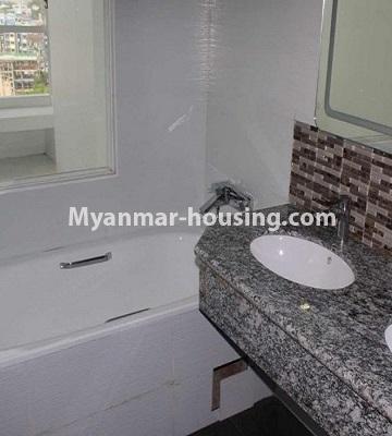 ミャンマー不動産 - 賃貸物件 - No.4444 - New condominium room in Kanbawza Tower for rent on Pyay road, Myaynigone! - bathroom 1