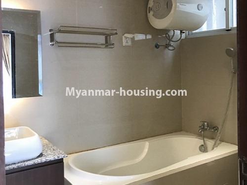 မြန်မာအိမ်ခြံမြေ - ငှားရန် property - No.4450 - လှိုင်တွင် ဇိမ်ခံကွန်ဒိုခန်းသစ် ငှားရန်ရိသည်။bathroom