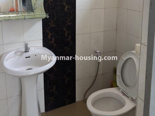 ミャンマー不動産 - 賃貸物件 - No.4451 - Decorated Condominium room for rent in China Town, Lanmadaw - bathroom