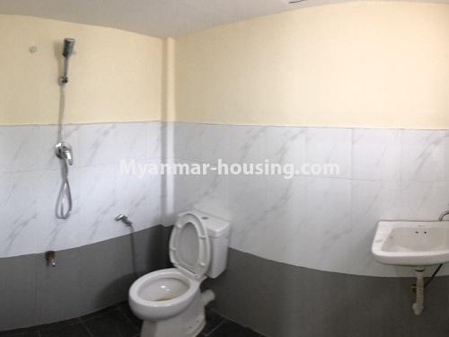 缅甸房地产 - 出租物件 - No.4454 - Two houses for rent in Hlaing! - bathroom view