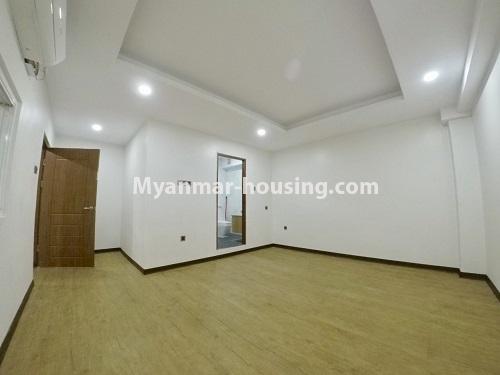 ミャンマー不動産 - 賃貸物件 - No.4470 - Hledan Centre Condominium room for rent in Hledan Junction! - master bedroom