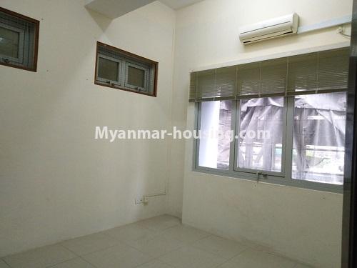 Myanmar real estate - for rent property - No.4470 - Hledan Centre Condominium room for rent in Hledan Junction! - single bedroom 1