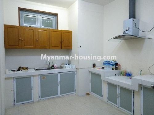 ミャンマー不動産 - 賃貸物件 - No.4470 - Hledan Centre Condominium room for rent in Hledan Junction! - kitchen