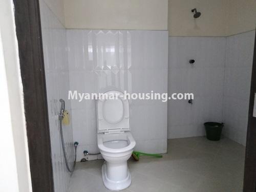 Myanmar real estate - for rent property - No.4470 - Hledan Centre Condominium room for rent in Hledan Junction! - bathroom 2