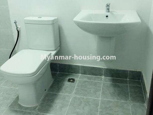 ミャンマー不動産 - 賃貸物件 - No.4475 - Furnished room in Sanchaung Garden Condominium for rent in Sanchaung! - bathroom