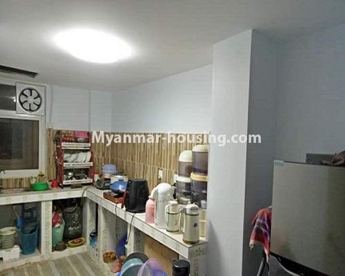 မြန်မာအိမ်ခြံမြေ - ငှားရန် property - No.4489 - သန်လျင် Star City ကွန်ဒိုတွင် အိပ်ခန်းသုံးခန်းပါသည့် အခန်း တစ်ခန်း ငှားရန်ရှိသည်။kitchen view