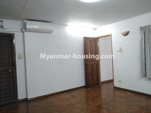 မြန်မာအိမ်ခြံမြေ - ငှားရန် property - No.4493 - ဒဂုံတွင် ရုံးခန်းဖွင့်ရန် သို့မဟုတ် လူနေရန် နှစ်ထပ်အိမ်တစ်လုံး ငှားရန်ရှိသည်။upstairs master bedroom 2