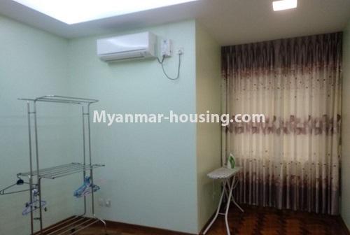 မြန်မာအိမ်ခြံမြေ - ငှားရန် property - No.4494 - ဒဂုံယောမင်းကြီးဧရိယာတွင် နေထိုင်ရန် ပြင်ဆင်ပြီး၊ ပရိဘောဂပါပြီး ကွန်ဒိုခန်း ငှားရန်ရှိသည်။  - master bedroom 1