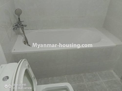 ミャンマー不動産 - 賃貸物件 - No.4495 - Modern room in Sanchaung Garden Residence for rent in Sanchaung! - bathroom 1