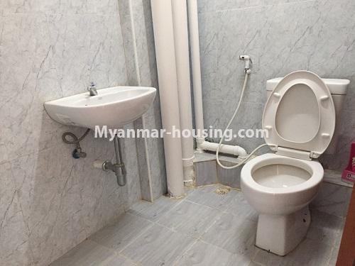 ミャンマー不動産 - 賃貸物件 - No.4498 - Two bedroom condominium room in Botahtaung Time Square! - bathroom