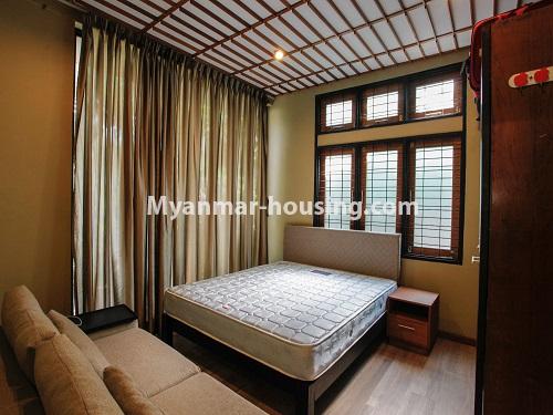 မြန်မာအိမ်ခြံမြေ - ငှားရန် property - No.4510 - အင်းစိန် ဆယ်မိုင်တွင် ပရိဘောဂအပြည့်အစုံပါပြီး နေချင်စဖွယ် တစ်ထပ်အိမ်တစ်လုံး ငှားမည်။master bedroom view