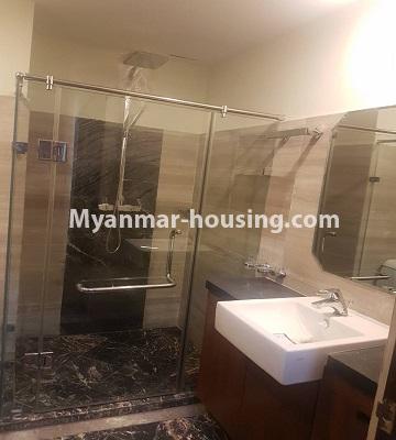မြန်မာအိမ်ခြံမြေ - ငှားရန် property - No.4511 - သန်လျင်တွင် ပြင်ဆင်ပြီး ပရိဘောဂပါသော အိပ်ခန်းနှစ်ခန်းပါသော ကွန်ဒိုခန်း ငှားရန်ရှိသည်။bathroom 1