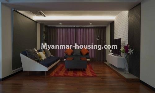 မြန်မာအိမ်ခြံမြေ - ငှားရန် property - No.4513 - တောင်ဥက္ကလာတွင် အဆင့်မြင့်ပြင်ဆင်ထားသော ကွန်ဒိုတိုက်ခန်း ငှားရန်ရှိသည်။only living room view