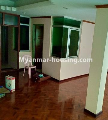 မြန်မာအိမ်ခြံမြေ - ငှားရန် property - No.4518 - ကမာရွတ် Highway Complex တွင် အခန်း တစ်ခန်းငှားရန်ရှိသည်။anothr view of living room