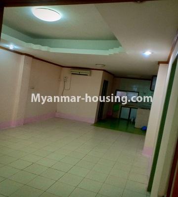 မြန်မာအိမ်ခြံမြေ - ငှားရန် property - No.4518 - ကမာရွတ် Highway Complex တွင် အခန်း တစ်ခန်းငှားရန်ရှိသည်။ - anothr view of living room