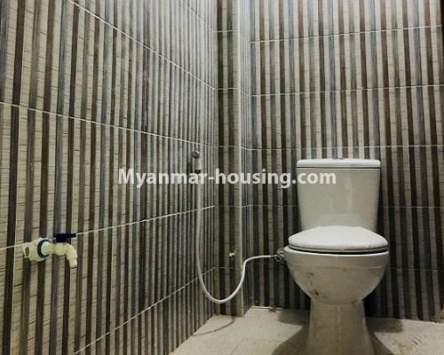 မြန်မာအိမ်ခြံမြေ - ငှားရန် property - No.4522 - ဈေးနှုန်းတန်သည့် လုံးချင်း(၃)ထပ်အိမ်တစ်လုံး ကမာရွတ်တွင်ငှားရန်ရှိသည်။toilet view