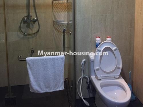 မြန်မာအိမ်ခြံမြေ - ငှားရန် property - No.4523 - သန်လျင်တွင် ပြင်ဆင်ပြီး ပရိဘောဂပါသော အိပ်ခန်းနှစ်ခန်းပါသော ကွန်ဒိုခန်း ငှားရန်ရှိသည်။bathroom