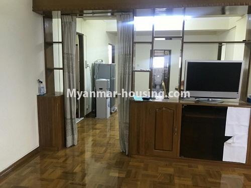 ミャンマー不動産 - 賃貸物件 - No.4524 - Myanmar Gone Yi condo room for rent in Downtown area. - living room and dining area