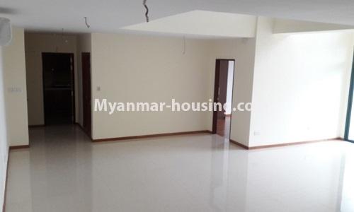 မြန်မာအိမ်ခြံမြေ - ငှားရန် property - No.4528 - အလုံ ကမ်းနားလမ်းမပေါ်တွင် မြစ်ဗျူးမြင်ရသော အပေါ်ဆုံးလွှာ ငှားရန်ရှိသည်။another view of living room