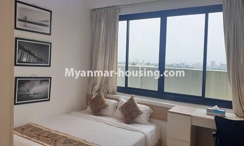 မြန်မာအိမ်ခြံမြေ - ငှားရန် property - No.4530 - ဗဟန်းတွင် အသင့်နေထိုင်ရန် ၀န်ဆောင်မှုပေးသော အပေါ်ဆုံးလွှာအခန်း ငှားရန်ရှိသည်။ - master bedroom 1