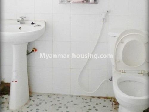 ミャンマー不動産 - 賃貸物件 - No.4535 - Landed house with 8 bedrooms for rent in 8 Mile, Mayangone! - bathroom 