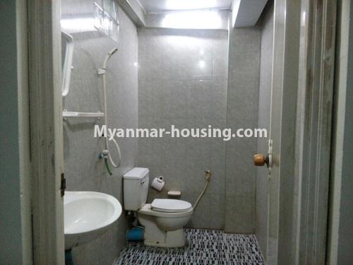 မြန်မာအိမ်ခြံမြေ - ငှားရန် property - No.4544 - စမ်းချောင်း မကြီးကြီးလမ်းတွင် ပထမထပ်တိုက်ခန်း ငှားရန်ရှိသည်။master bedroom bathroom