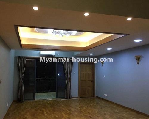 မြန်မာအိမ်ခြံမြေ - ငှားရန် property - No.4547 - အလုံ တိုင်း(မ်) မင်းရဲကျော်စွာကွန်ဒိုတွင် ပရိဘောဂပါသော အခန်းငှားရန်ရှိသည်။ - living room view