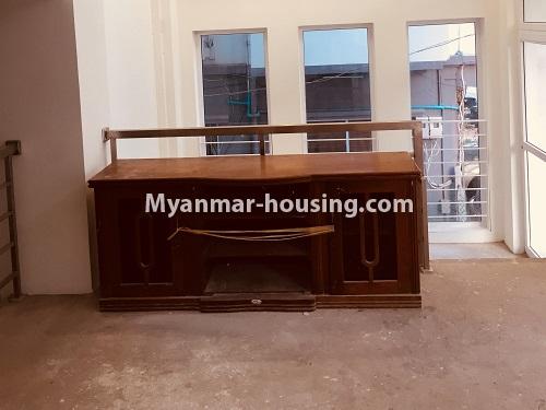 မြန်မာအိမ်ခြံမြေ - ငှားရန် property - No.4548 - မရမ်းကုန်းတွင် ပြင်ဆင်ပြီး ထပ်ခိုးတစ်၀က်ပါသောမြေညီထပ် ငှားရန်ရှိသည်။ - ground floor front side view