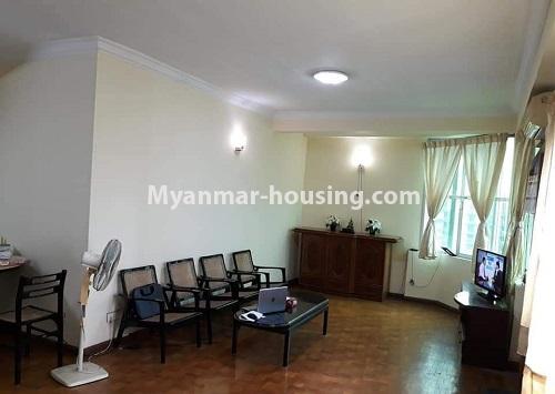 မြန်မာအိမ်ခြံမြေ - ငှားရန် property - No.4549 - ရှုခင်းကောင်းကောင်းနှင့် နေချင်သူများအတွက် ဈေးနှုန်းသင့်တင့်သည့် အခန်းတစ်ခန်းငှားရန်ရှိသည်။living room view