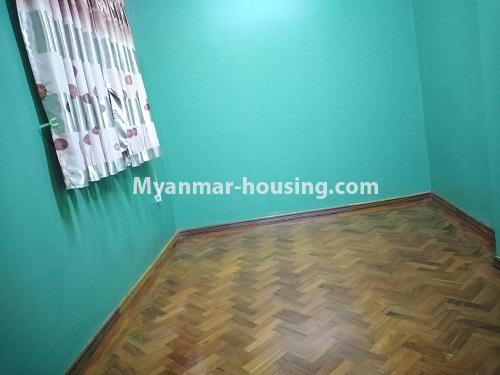 မြန်မာအိမ်ခြံမြေ - ငှားရန် property - No.4550 - ရန်ကုန်မြို့လည်တွင် ပရိဘောဂပါပြီး ကျော်စီးတီးကွန်ဒိုခန်း ငှားရန်ရှိသည်။ - master bedroom view