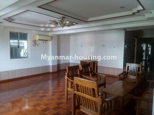 မြန်မာအိမ်ခြံမြေ - ငှားရန် property - No.4551 - မြေနီကုန်း Sprit ဆိုင်အနီးတွင် လူနေရုံးခန်းဖွင့်ရန် တိုက်ခန်းကျယ် ငှားရန်ရှိသည်။ living room view