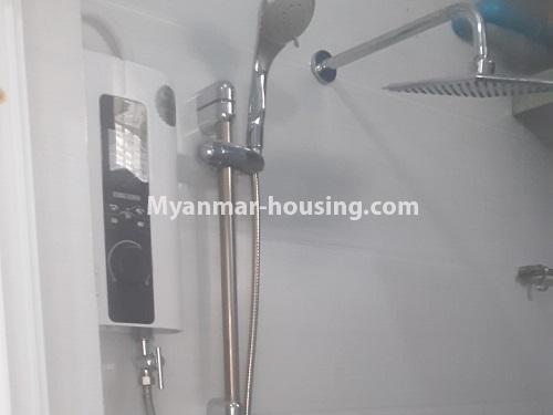 မြန်မာအိမ်ခြံမြေ - ငှားရန် property - No.4561 - ပန်းပဲတန်း Junction City အနီးတွင် ပရိဘောဂပါသော ကွန်ဒိုအသေးစားခန်း ငှားရန်ရှိသည်။master bedroom bathroom