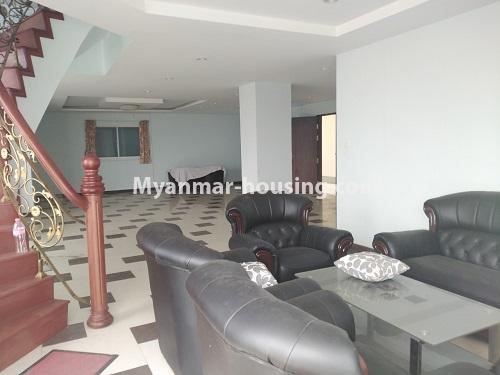 ミャンマー不動産 - 賃貸物件 - No.4569 - Four bedrooms duplex penthouse with Hlaing River View for rent in Lanmadaw! - living room view