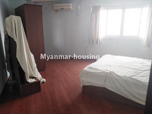 မြန်မာအိမ်ခြံမြေ - ငှားရန် property - No.4569 - လမ်းမတော်တွင် အိပ်ခန်းလေးခန်းပါပြီး လှိုင်မြစ်ဗျူးကိုမြင်ရသောအပေါ်ဆုံးလွှာနှစ်ထပ် ငှားရန်ရှိသည်။ another master bedroom view