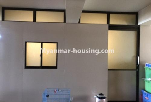 ミャンマー不動産 - 賃貸物件 - No.4572 - Large apartment room for rent in Yangon Downtown. - bedroom wall