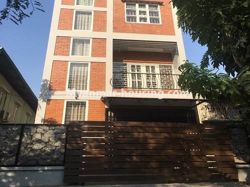 မြန်မာအိမ်ခြံမြေ - ငှားရန် property - No.4573 - မြောက်ဒဂုံ စစ်တောင်းလမ်းမပေါ်တွင် လုံးချင်း သုံးထပ်ခွဲ ငှားရန်ရှိသည်။lower veiw of the building 