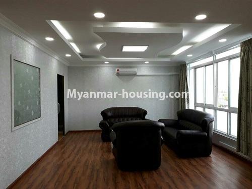 မြန်မာအိမ်ခြံမြေ - ငှားရန် property - No.4575 - လှိုင်မြို့နယ် အင်းယားကန်အနီးတွင် ပရိဘောဂပါသော ကွန်ဒိုခန်း ငှားရန်ရှိသည်။living room view