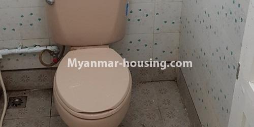 မြန်မာအိမ်ခြံမြေ - ငှားရန် property - No.4580 - ရွေှပြည်သာတွင် လုံးချင်းအိမ်သန့်သန့်လေး ငှားရန်ရှိသည်။toilet view