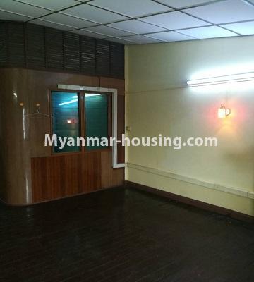 ミャンマー不動産 - 賃貸物件 - No.4582 - Two bedrooms apartment room for rent in Bahan! - living room view