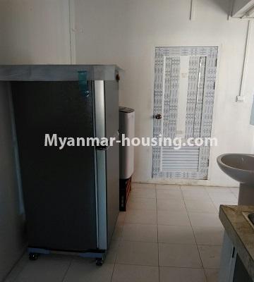 မြန်မာအိမ်ခြံမြေ - ငှားရန် property - No.4585 - လှိုင်တွင် အိပ်ခန်းနှစ်ခန်းပါသော တိုက်ခန်းငှားရန်ရှိသည်။ - kitchen and dining area