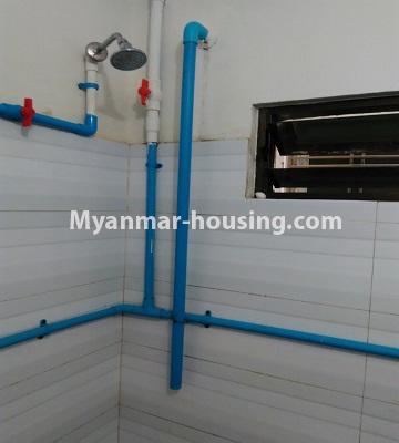 မြန်မာအိမ်ခြံမြေ - ငှားရန် property - No.4585 - လှိုင်တွင် အိပ်ခန်းနှစ်ခန်းပါသော တိုက်ခန်းငှားရန်ရှိသည်။ - bathroom