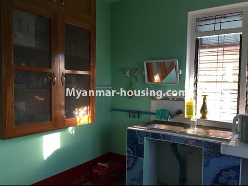 မြန်မာအိမ်ခြံမြေ - ငှားရန် property - No.4597 - လမ်းမတော်တွင် အိပ်ခန်းနှစ်ခန်းပါ လေးလွှာတိုက်ခန်း ငှားရန်ရှိသည်။kitchen view