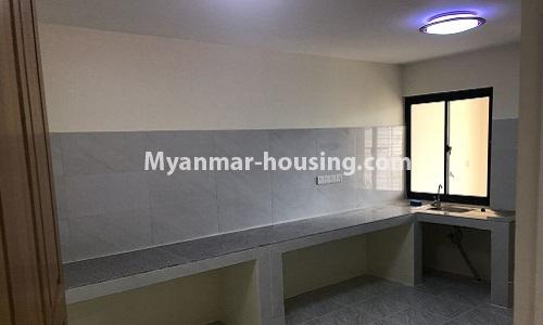 မြန်မာအိမ်ခြံမြေ - ငှားရန် property - No.4598 - ကမာရွတ် လှည်းတန်းလမ်းဆုံအနီးတွင် ကွန်ဒိုခန်းသစ် ငှားရန်ရှိသည်။ - bedroom 2