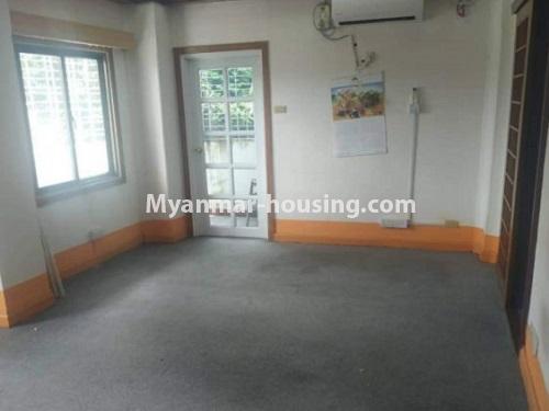 ミャンマー不動産 - 賃貸物件 - No.4604 - Inya View condominium room for rent in Kamaryut! - another view of living room