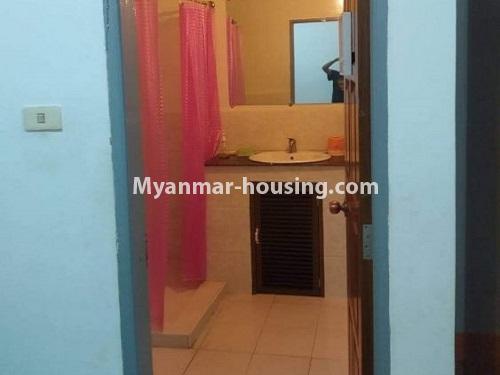 ミャンマー不動産 - 賃貸物件 - No.4604 - Inya View condominium room for rent in Kamaryut! - bathroom 