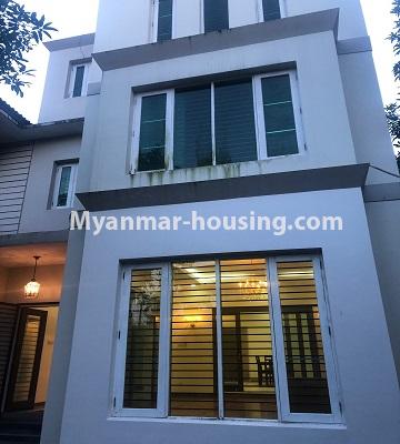မြန်မာအိမ်ခြံမြေ - ငှားရန် property - No.4605 - ဗဟန်းရွေှတောင်ကြားတွင် အိပ်ခန်းငါးခန်းနှင့် ပရိဘောဂပါသော လုံးချင်းအိမ် ငှားရန်ရှိသည်။ - house front size and gate view