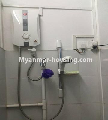 မြန်မာအိမ်ခြံမြေ - ငှားရန် property - No.4606 - ရန်ကင်း ဝါဝါ၀င်း အိမ်ရာတွင် ပရိဘောဂပါသောတိုက်ခန်း ငှားရန်ရှိသည်။ - bathroom view